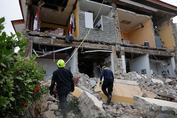 La actividad sísmica posterior al terremoto mantiene en alerta a las autoridades panameñas, que recomiendan atender los comunicados oficiales y evitar las estructuras dañadas. EFE/ Bienvenido Velasco