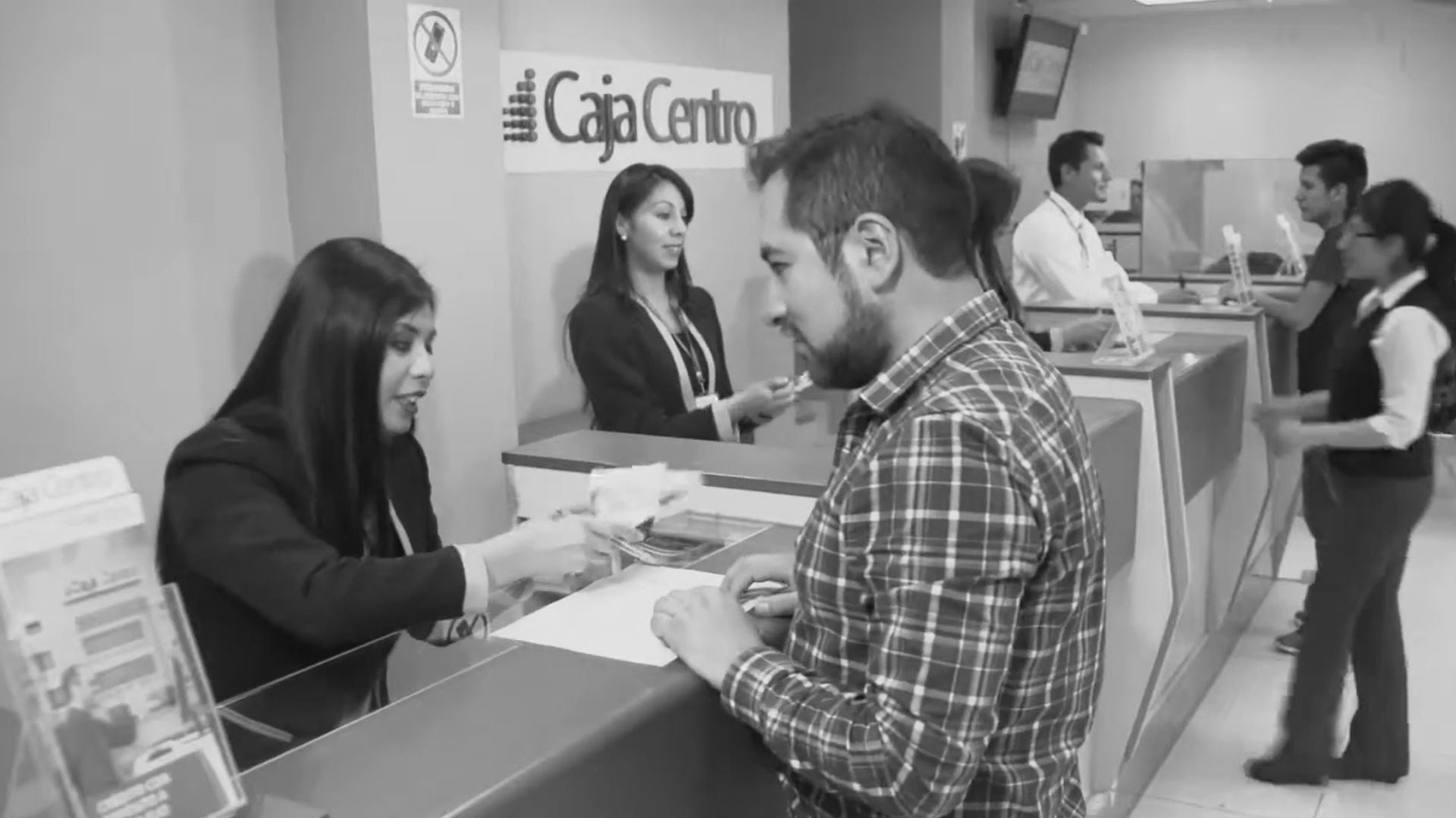 Como se recuerda, la Caja Centro cerró definitivamente por quebrar. Está en proceso de devolución de depósitos. - Crédito Composición Infobae/Captura de Caja Centro