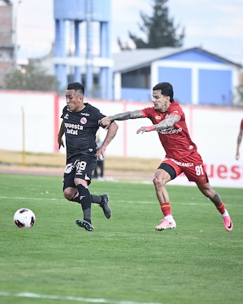 Christian Cueva fue titular en el duelo ante Sport Huancayo.