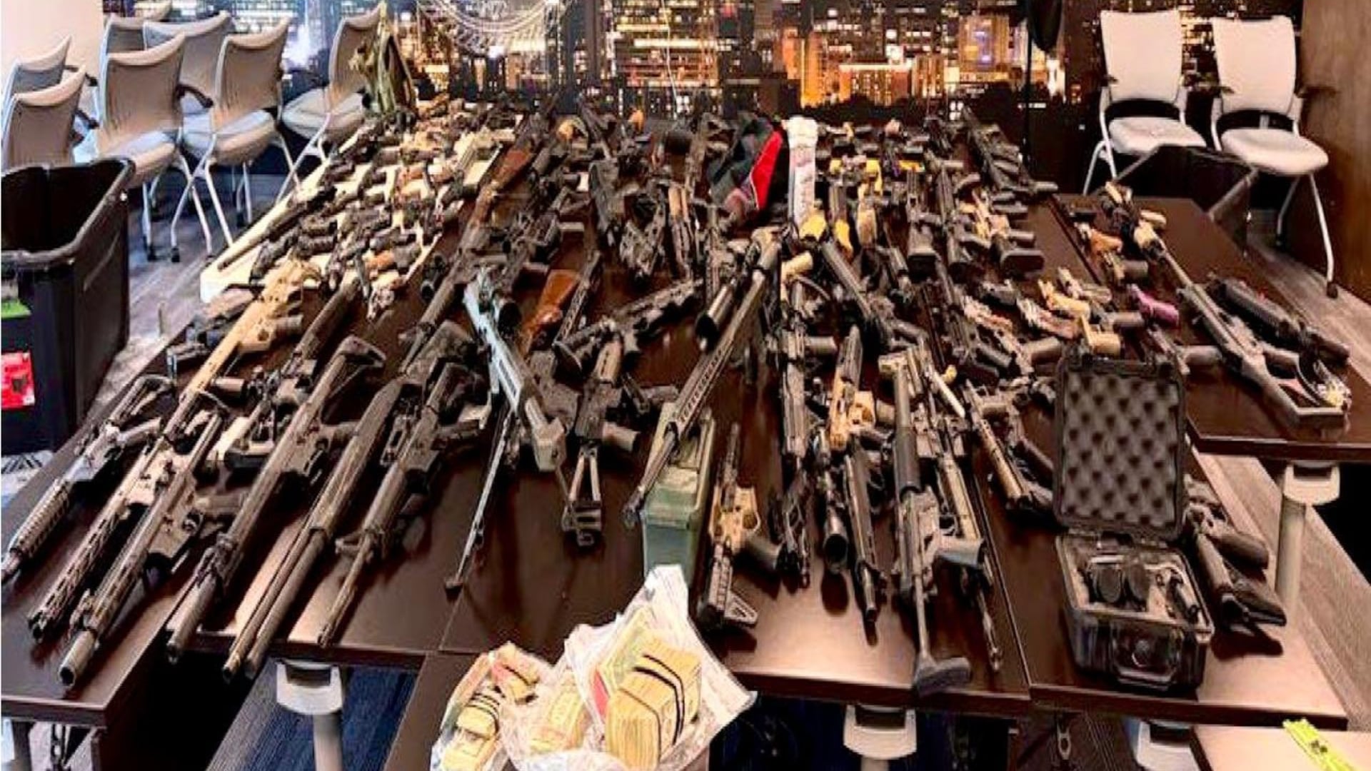 Procesan a miembro de una red que reclutaba “prestanombres” en EEUU para traficar armas a Culiacán