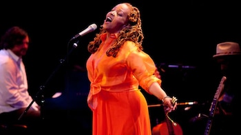 El legado de Cassandra Wilson: soul, blues y el espíritu del Mississippi en una voz que redefinió el ritmo del jazz contemporáneo