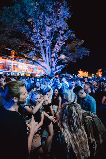 La espectacular fiesta full moon