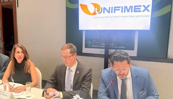 Representantes de la Unión de Instituciones Financieras Mexicanas (UNIFIMEX) y del Departamento del Tesoro de los Estados Unidos durante el encuentro en Ciudad de México, donde abordaron estrategias para reforzar la prevención del lavado de dinero y el combate al financiamiento al terrorismo