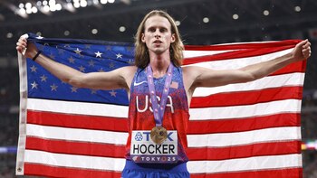 Cole Hocker seduce en los