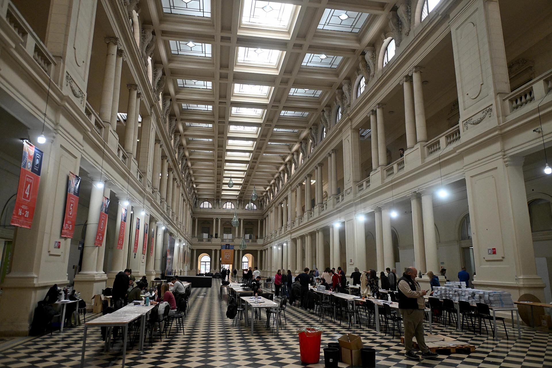 El pasaje Dardo Rocha, donde se concentrará el recuento de votos de la provincia de Buenos Aires (foto Marcelo Gómez)