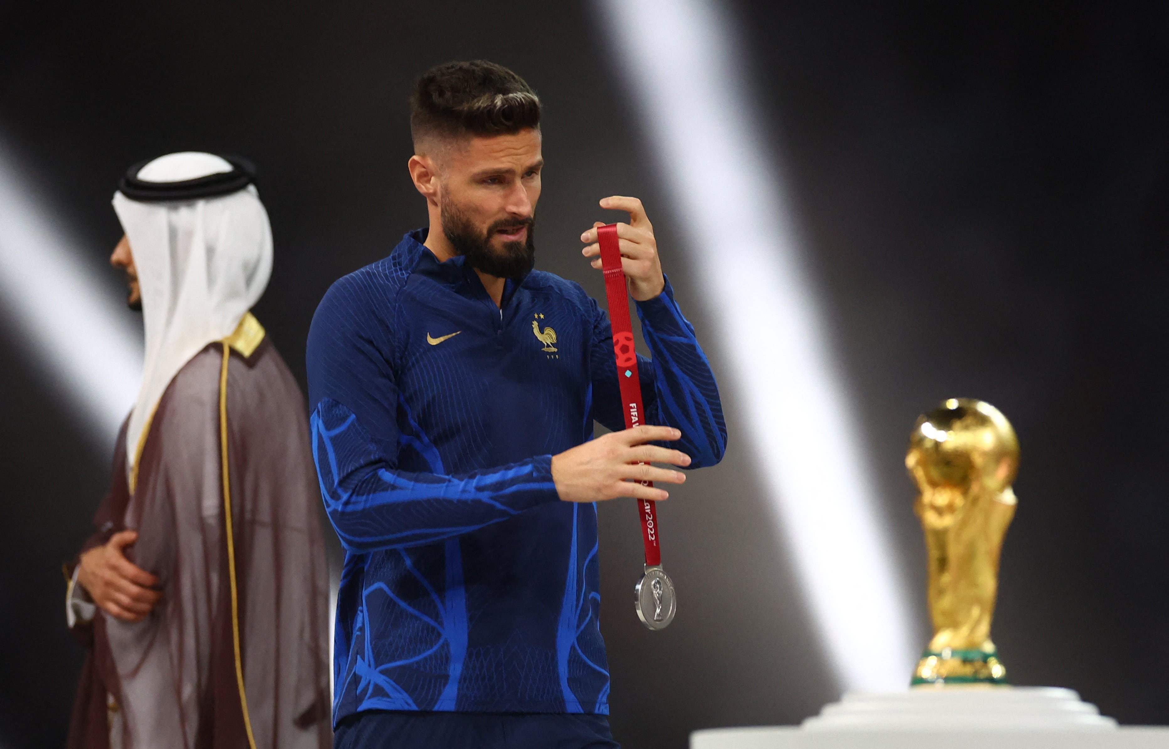 Giroud resalta que los grandes equipos se construyen con grupos unidos y una gestión eficaz de egos y roles en el vestuario (REUTERS/Kai Pfaffenbach)