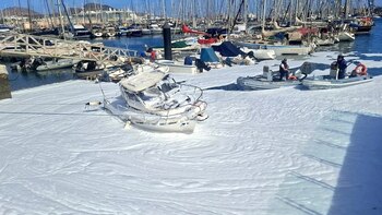 Una embarcación se incendia en