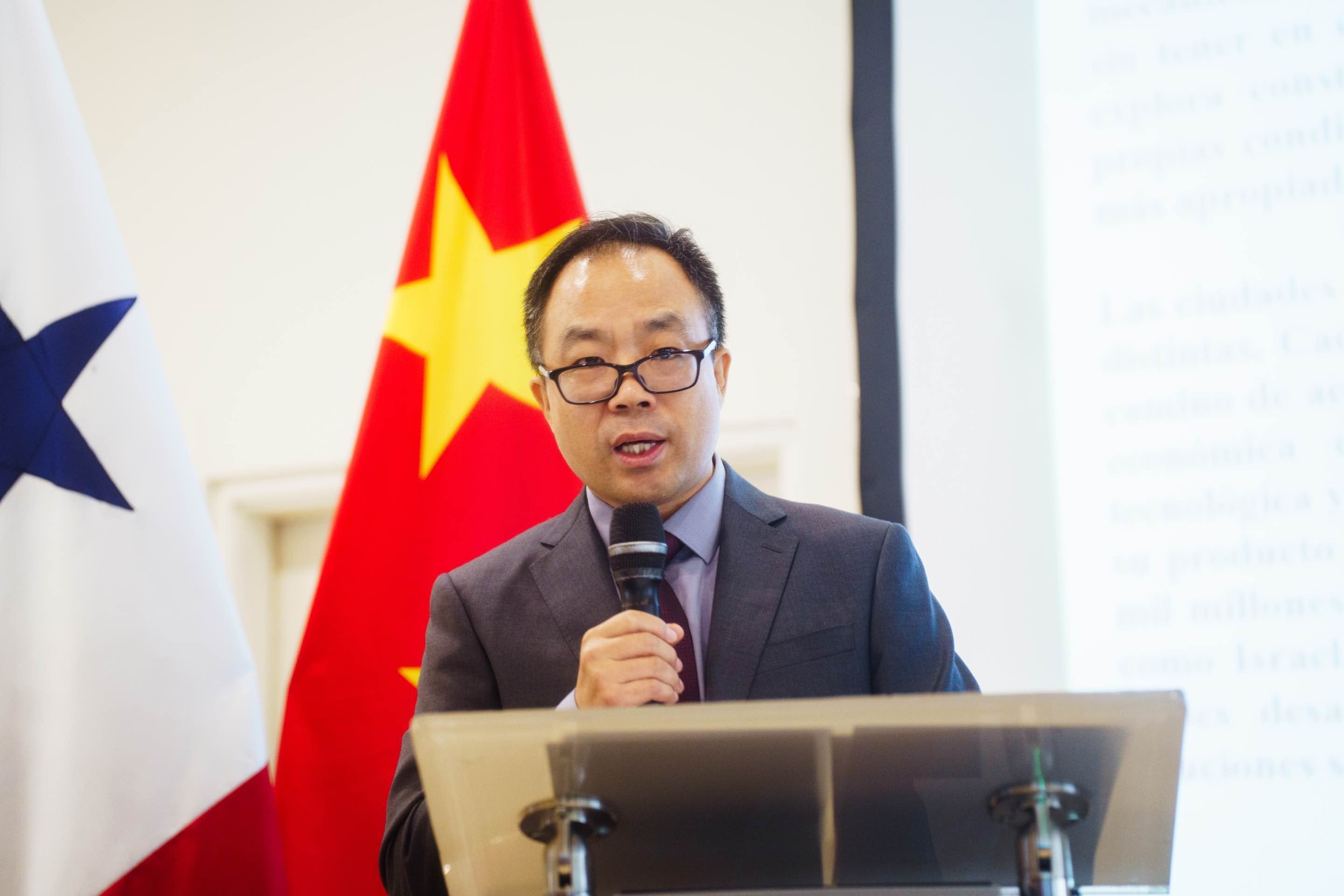 El embajador del régimen chino en Panamá Zhang Xiangyan fue el responsable de la presión sobre los legisladores panameños (Embajada de China en Panamá).