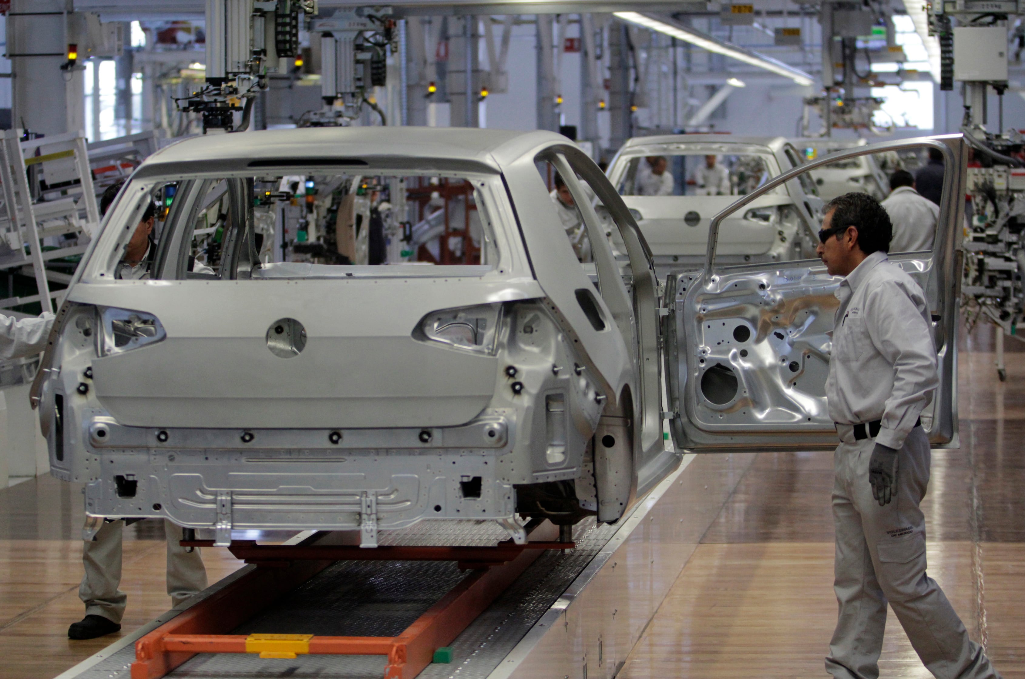 Un comunicado de Volkswagen de México precisó que el ajuste se aplica en el segmento de producción de Tiguan y Jetta. REUTERS/Imelda Medina/Archivo