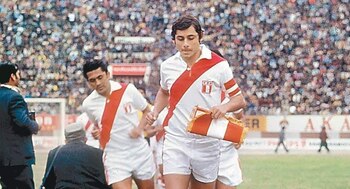 Roberto Chale, capitán de Perú.