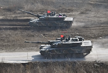 Tanques surcoreanos K1A2 se mueven