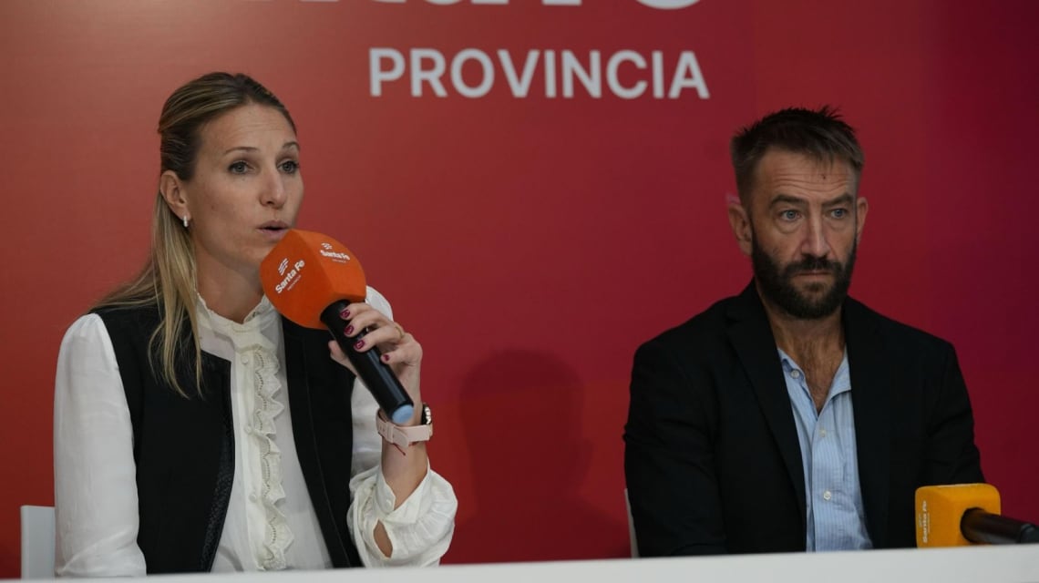 Funcionarios provinciales y judiciales comunican los avances de la causa, en medio de la expectativa por esclarecer los vínculos entre los implicados (Foto: Prensa Gobierno de Santa Fe)