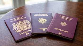 Alemania, Francia y Reino Unido: los países europeos que ya retiran la nacionalidad a los delincuentes y cuyo modelo quiere copiar Feijóo