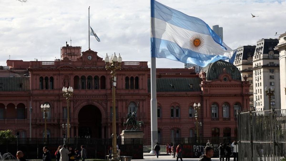 Edificio público y gráfico económico representativo