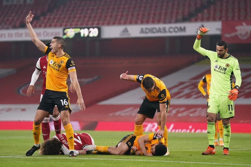El delantero mexicano volverá a los Wolves para la siguiente temporada, después de su paso por el Fulham. (REUTERS/John Walton)
