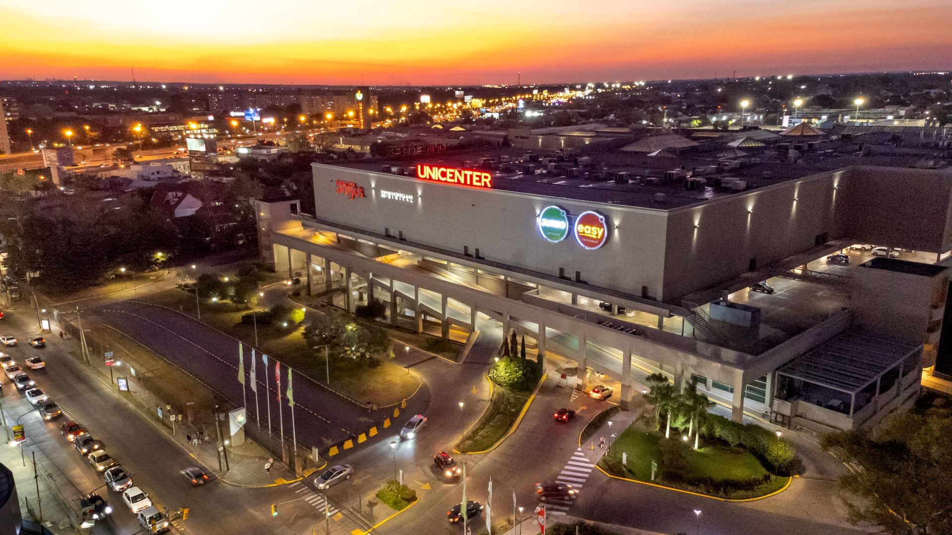Jumbo, Disco, Vea, Makro, Basualdo, Easy, Blaisten, CencoPay, Unicenter, Plaza Oeste, Palmas del Pilar y Portal Rosario. participan de Cenco Black (Cencosud)