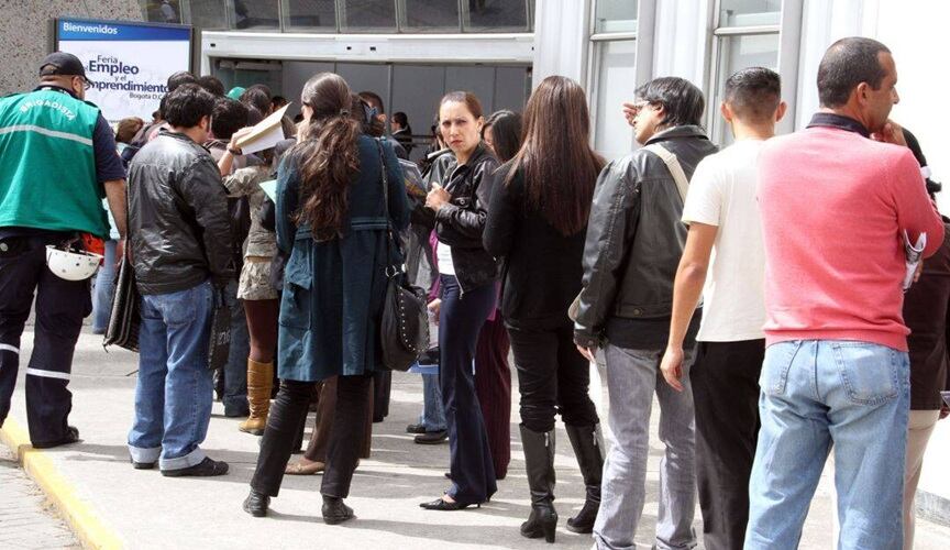 En el sector público, el salario promedio real sufrió una fuerte contracción entre noviembre de 2023 y enero de 2024 (-21,9%). Colprensa