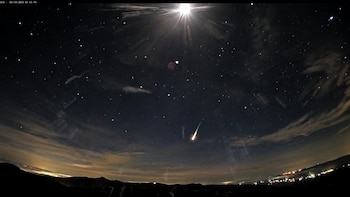 Varios observatorios captan una bola de fuego de tipo cometario a 256.000 kilómetros por hora