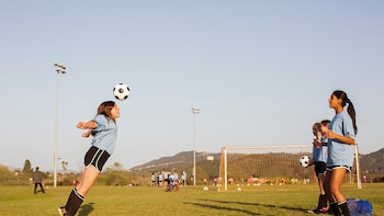Programa de entrenamiento podría prevenir lesiones entre las futbolistas