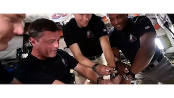 Astronautas Artemis 2 con actígrafo