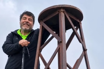 Una señal captada por una antena en Los Sarmiento permitió acotar el rastrillaje al sector sureste del cerro, en dirección a la ruta provincial 307