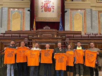 16/12/2025 Representantes del comité de empresa de Hitachi Energy y el portavoz de IU en el Congreso y diputado de Sumar por Córdoba, Enrique Santiago (centro), en su encuentro en Congreso de los Diputados.
POLITICA ECONOMIA
CCOO
