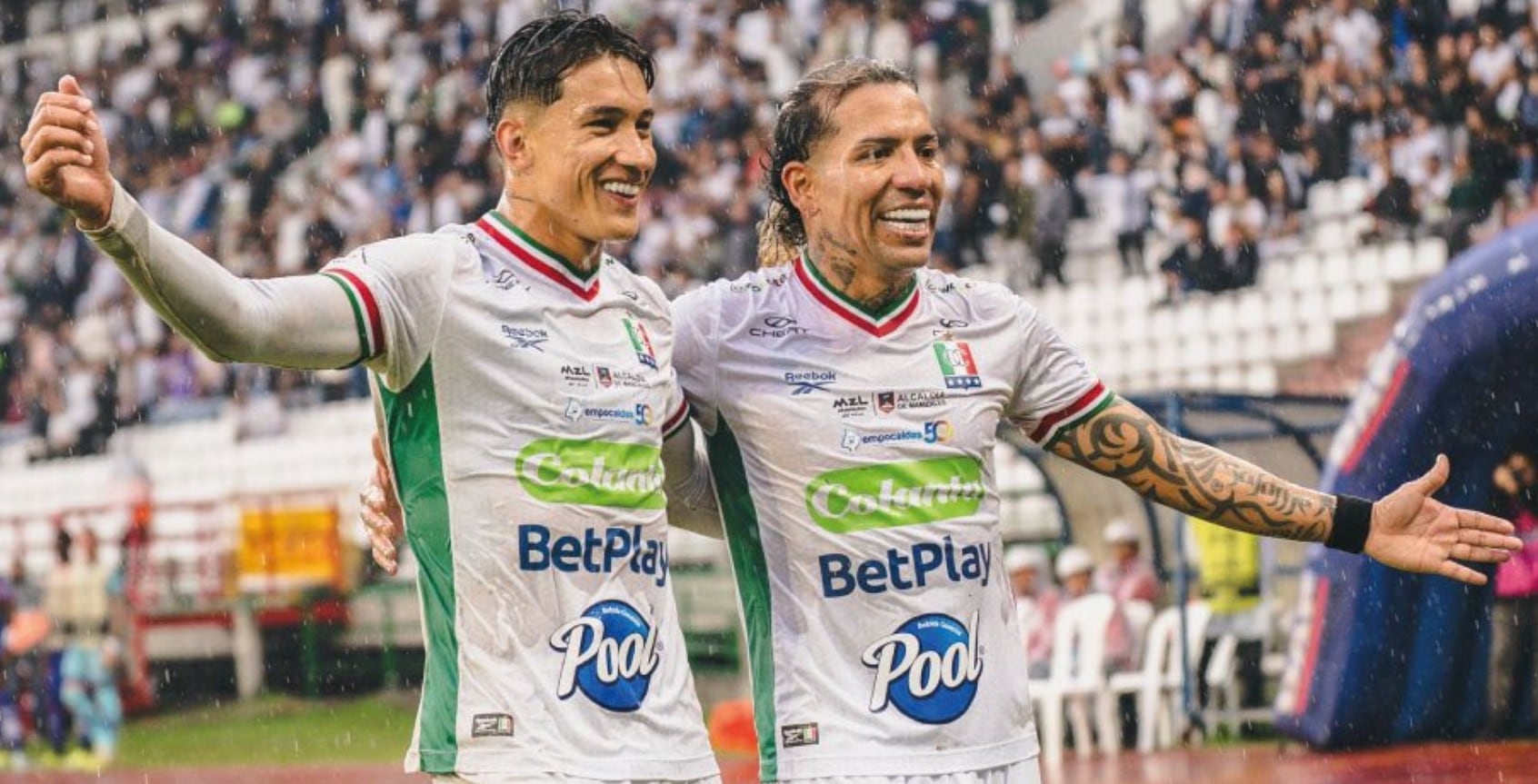 Dayro Moreno celebrando con Jefry Zapata, otra de las figuras de Once Caldas en la Liga BetPlay - crédito Once Caldas