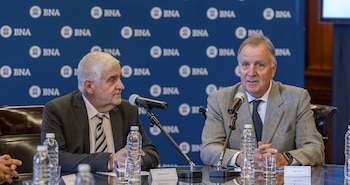 Fernando Vilella, secretario de Bioeconomía y presidente del BNA, Daniel Tillard en la sede del Banco Nación