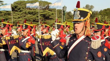 La fanfarria militar “Alto
