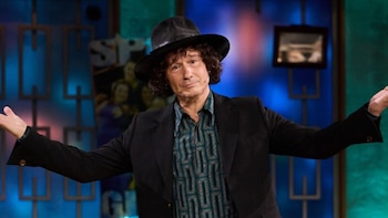 De los vinilos en la cena a los encuentros con osos en Topanga: así es el día a día de Enrique Bunbury tras el escenario