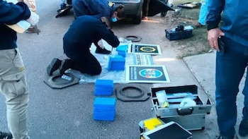 Traficaban cocaína oculta en la estructura de un auto y fueron detenidos en Entre Ríos
