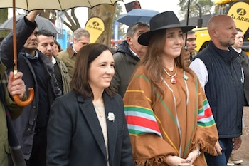 Victoria Villarruel con Leonel Chiarella de la UCR en Venado Tuerto