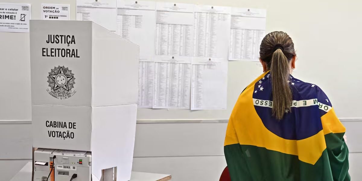 El sistema de votación utilizará la urna electrónica junto con la identificación biométrica en todo el territorio nacional (AP)