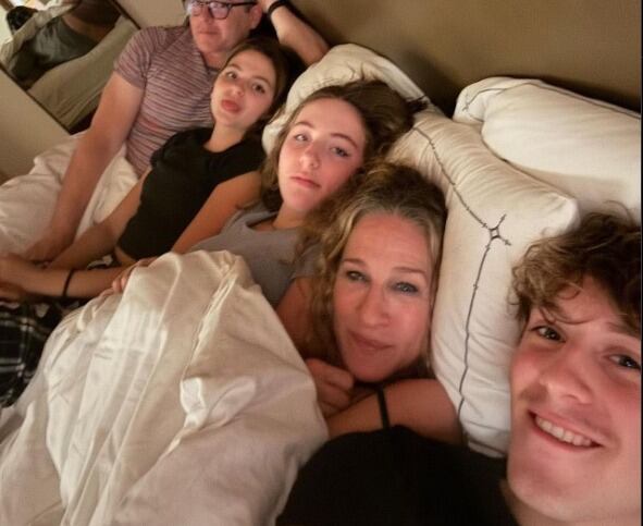 Sarah Jessica Parker no quiere que sus hijos la recuerden como Carrie sino como su madre. (Instagram/James Wilkie Broderick)