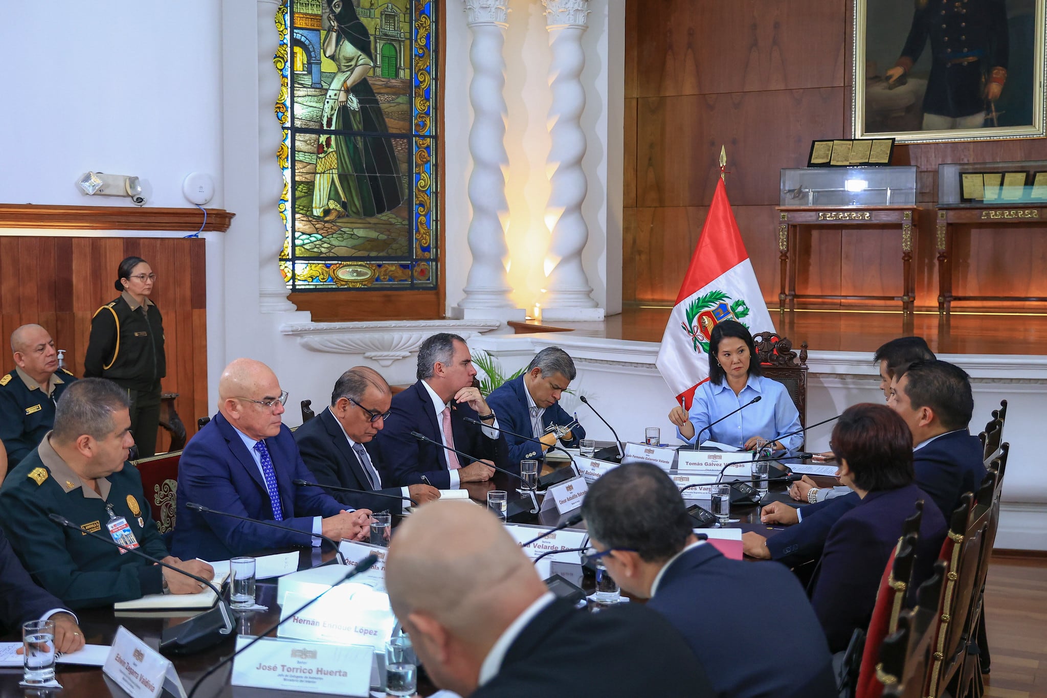 Keiko Fujimori, presidenta de la república, se reúne con el fiscal Tomás Gálvez y ministros para coordinar acciones contra la criminalidad. (Fuente: Presidencia del Perú)