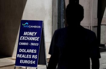 Un cambista ilegal conocido como