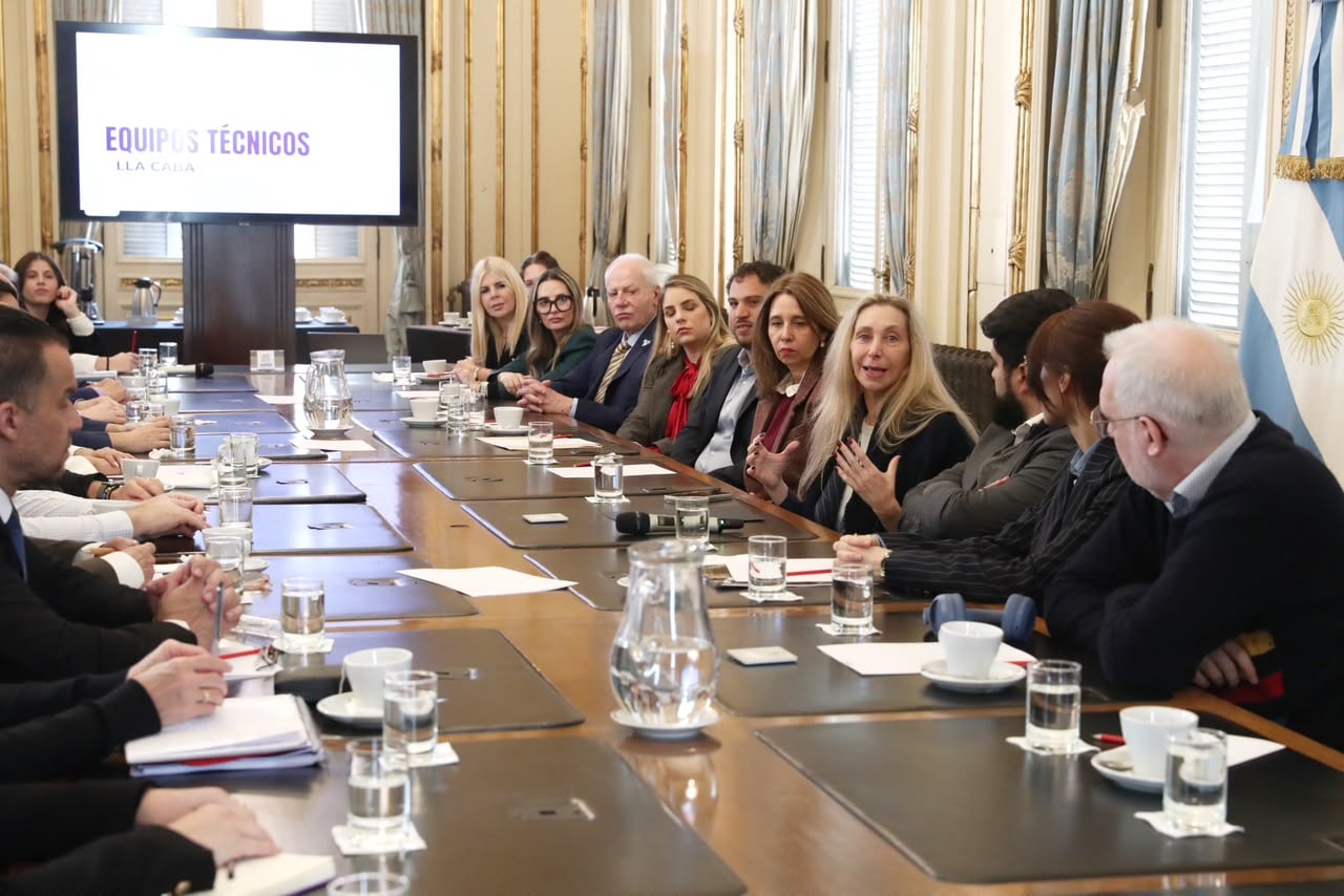 Karina Milei con legisladores de La Libertad Avanza