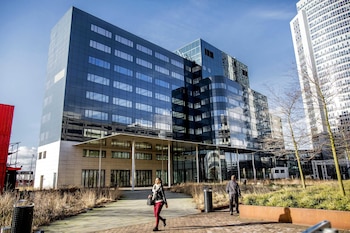 Vista exterior del edificio Spark, sede temporal de la EMA en Ámsterdam. EFE/ Remko De Waal/Archivo
