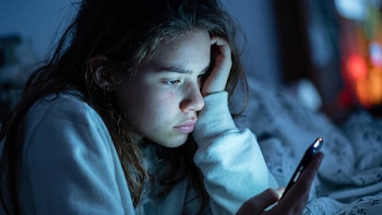 Nueva York endurece el control sobre redes sociales para menores: qué implica la SAFE for Kids Act