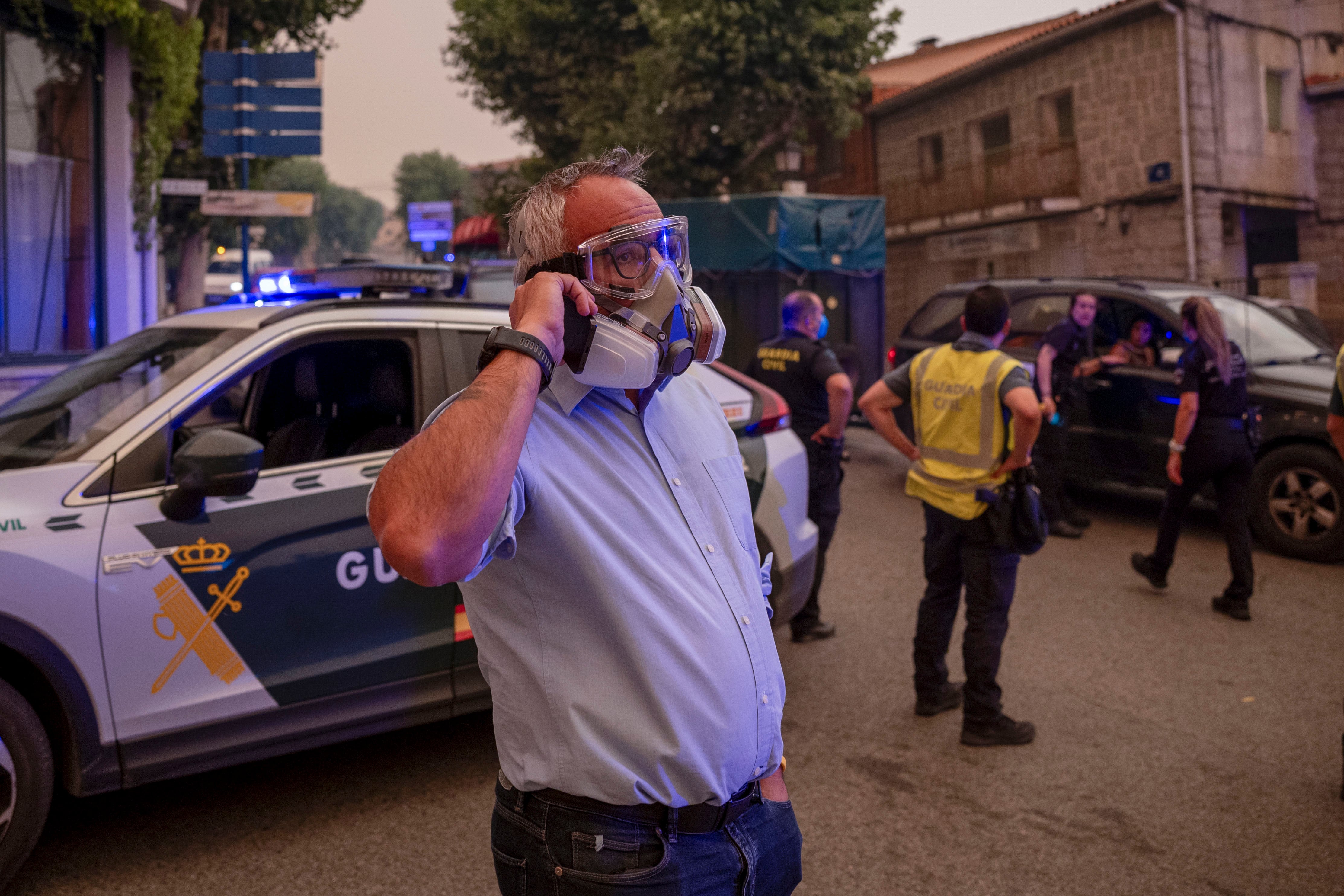 Última hora de los incendios en España y la emergencia nacional, en directo | Ya hay 63.000 personas desalojadas o confinadas y nuevas oportunidades para contener los focos activos durante la noche