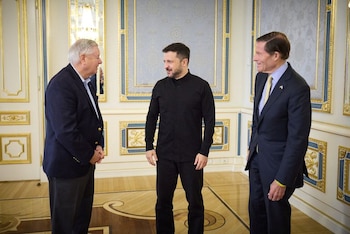 Durante la charla con Zelensky, Graham impulsó iniciativas para reforzar la defensa aérea de Ucrania y avanzar en soluciones diplomáticas (Reuters)