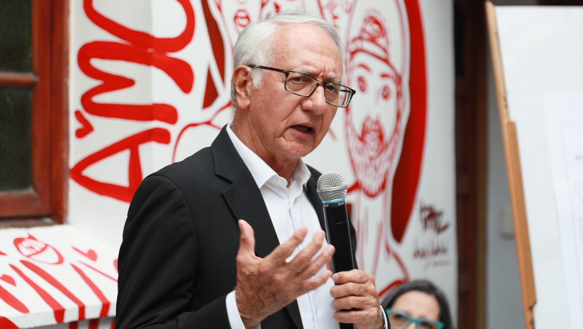 Ministro de Salud responde con ironía a pedidos de aumento en la UPC