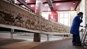 El tapiz de Bayeux viaja a Londres con el mayor operativo de la historia para cuidar una obra de arte