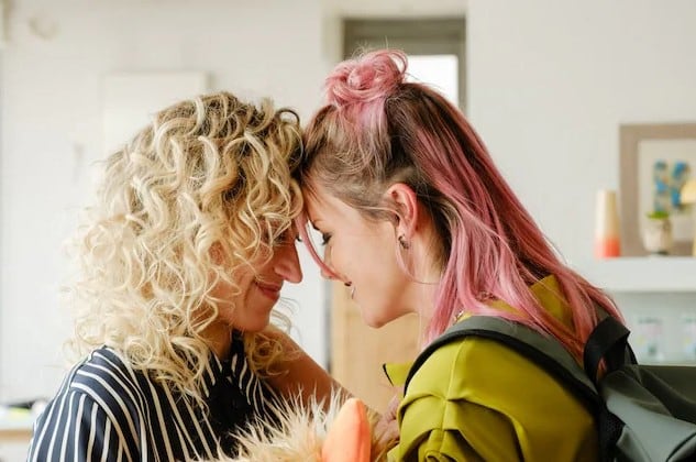 Nerea y Georgina, de la serie 'Valeria'. (Netflix)