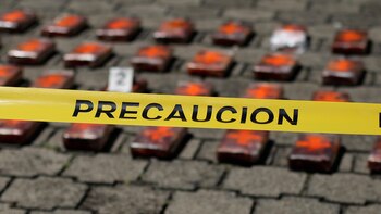 Con un soldado en su