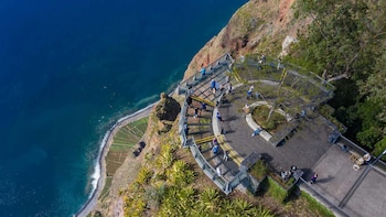 El balcón de vértigo de Madeira: un mirador de cristal y las mejores vistas del Atlántico en el cabo más alto de Europa