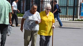 Países en los que persisten brechas en el acceso a la salud y protección social para personas mayores según los organismos internacionales