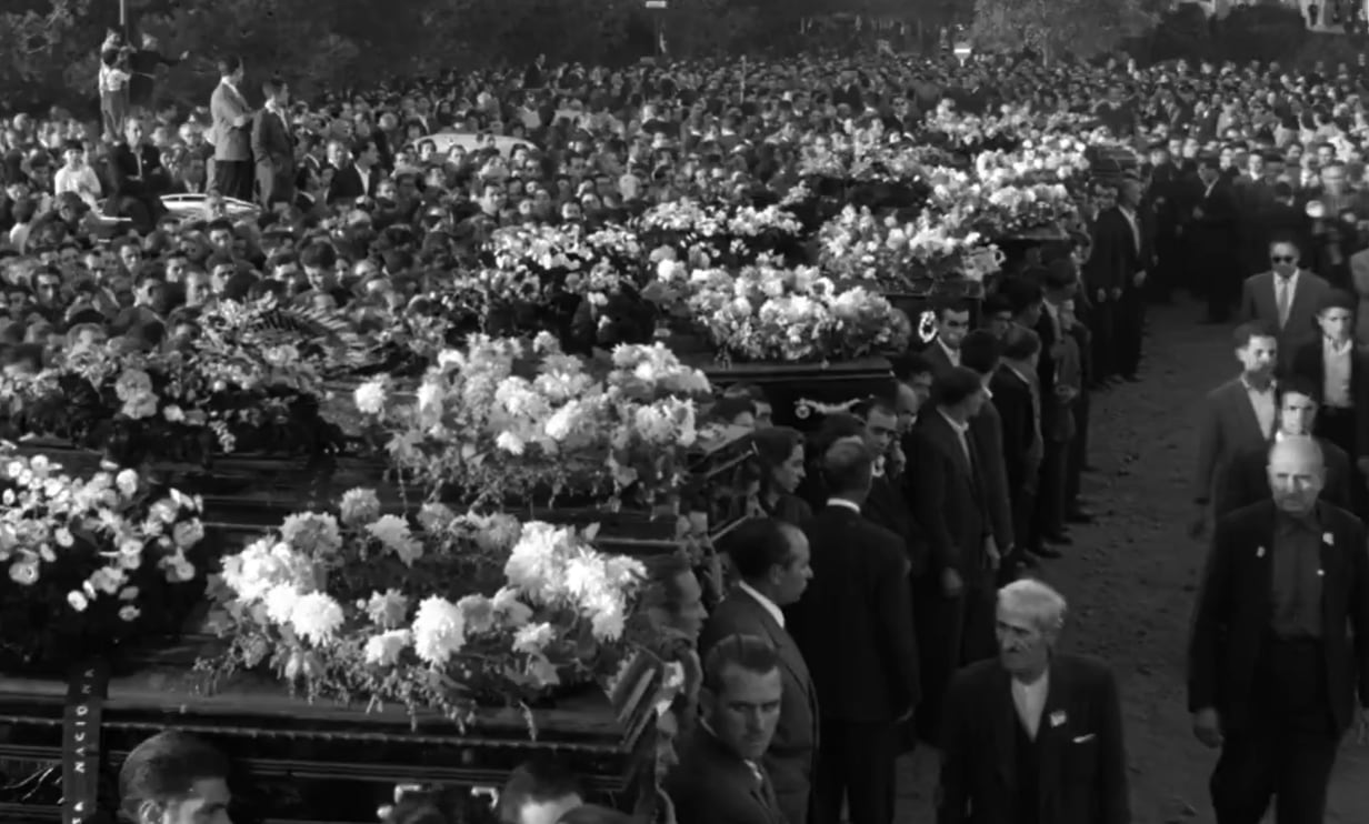 Imagen del funeral de Puertollano en 1958. (TVE)