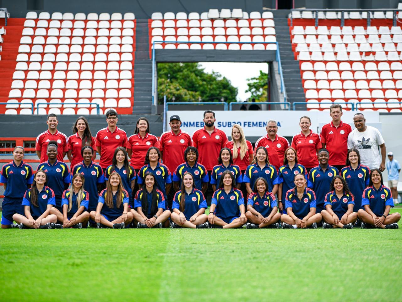 Este es el grupo de jugadores y cuerpo técnico de la selección Colombia que afrontaron el Sudamericano Femenino Sub-20 en Paraguay - crédito FCF