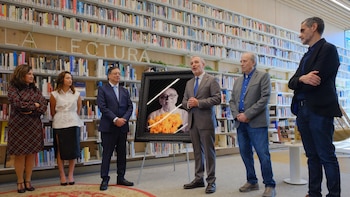 Durante su visita a Barcelona, Gustavo Petro se encontró con el cantante Joan Manuel Serrat y le hizo una confesión: “Todavía me hace llorar”